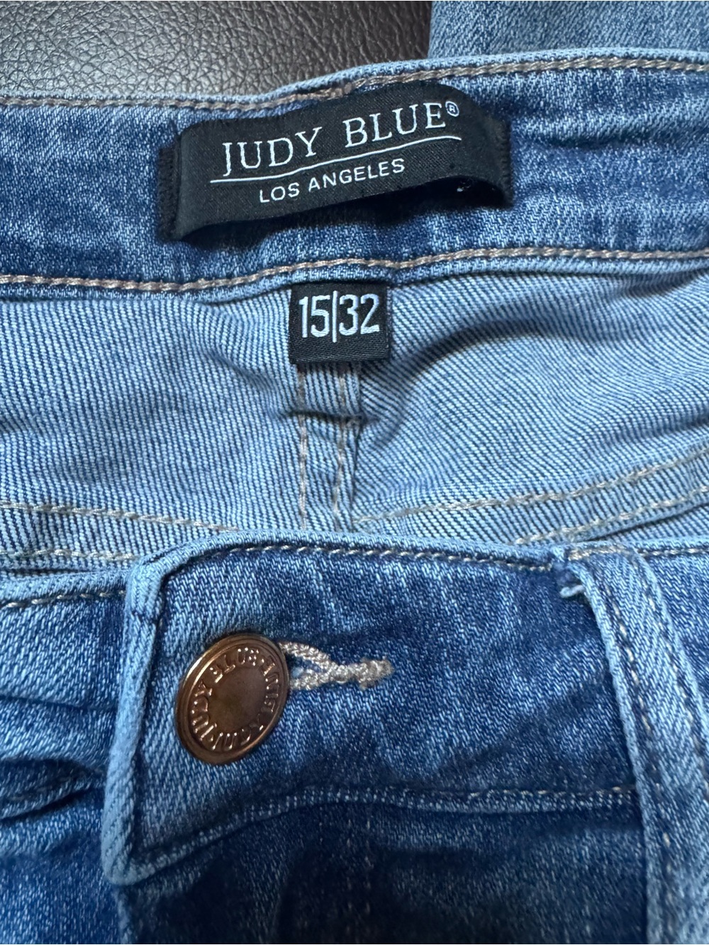 Judy Blue High-Rise Medium Wash Jeans - Light Blue, Size 15/32 - Picture 4 of 12